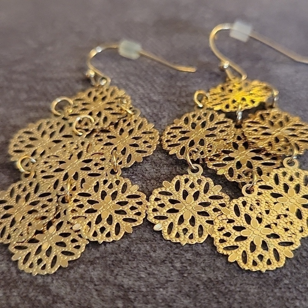 3/$30 Goldtone Filigree Cluster Flamenco Dangle Hook Earrings - Picture 4 of 5